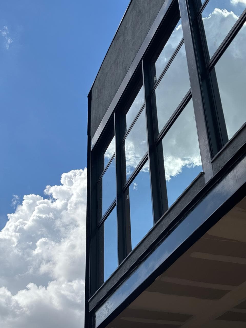 Esquadrias em galpão comercial